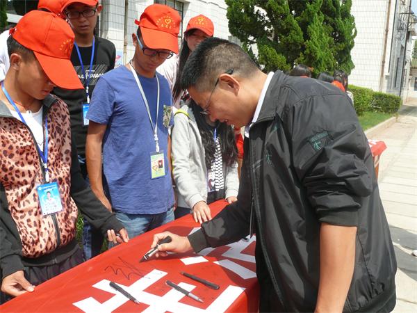 张辉老师签字.JPG